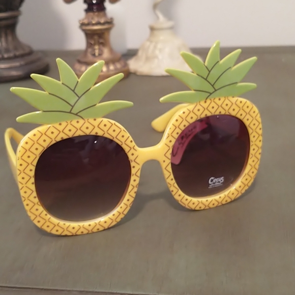 Circus by Sam Edelman Pineapple Sunglasses - Picture 1 of 4